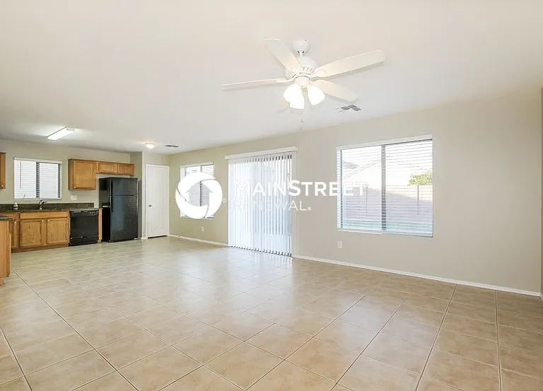 13000 W Lisbon Ln — Photo 2