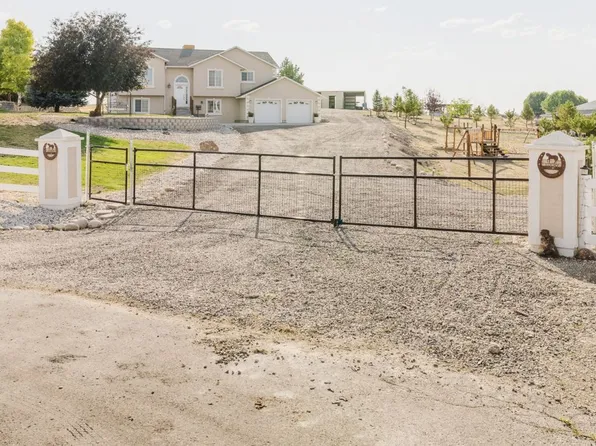 221 Lyndhurst Ln, Spring Creek, NV 89815