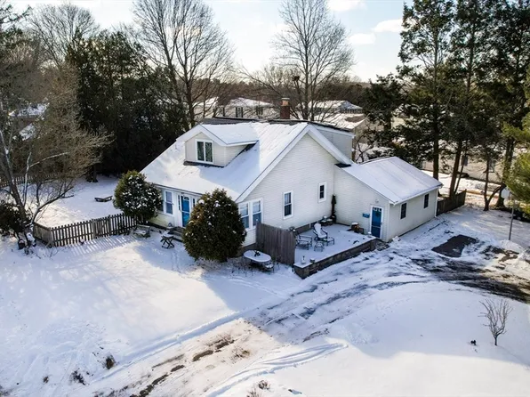 2 6th Ave, Dudley, MA 01571