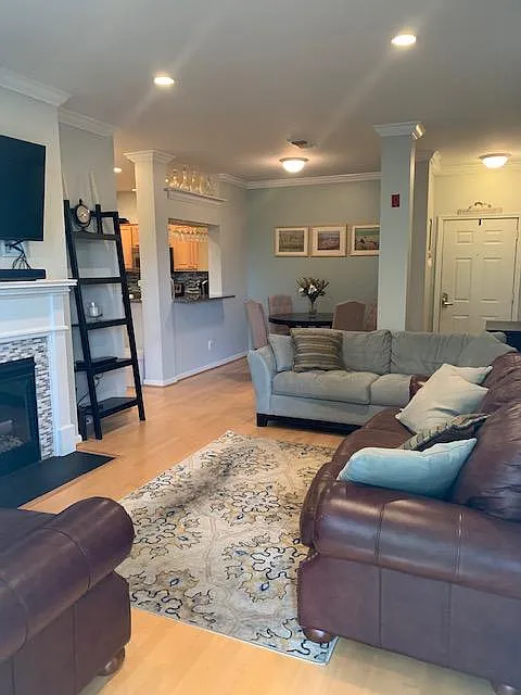 2 bed, 962 sqft, $2,500 — Photo 2