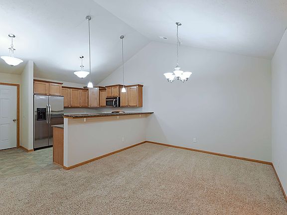 3rd image of 669 Carlton Dr