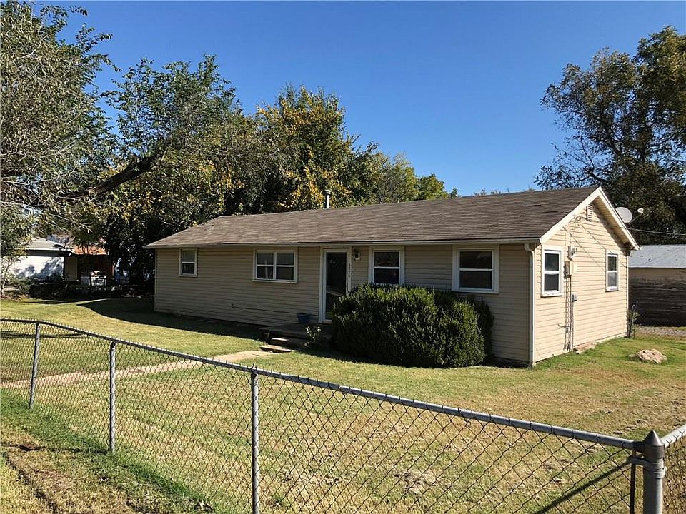 2nd image of 306 SE 2nd St