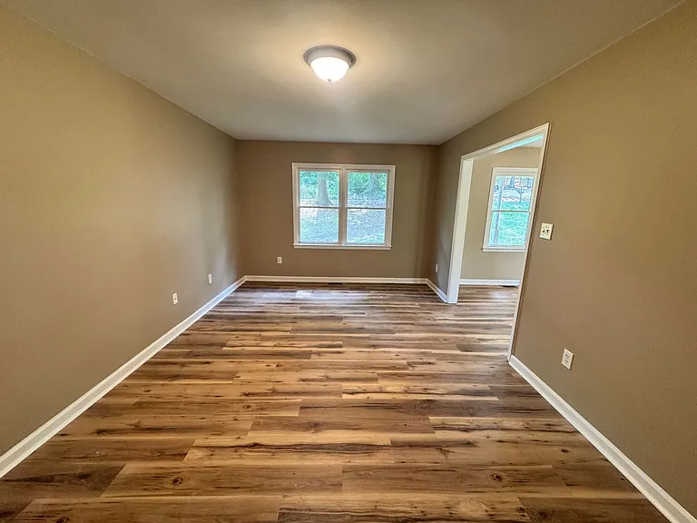 943 Grace St — Photo 15