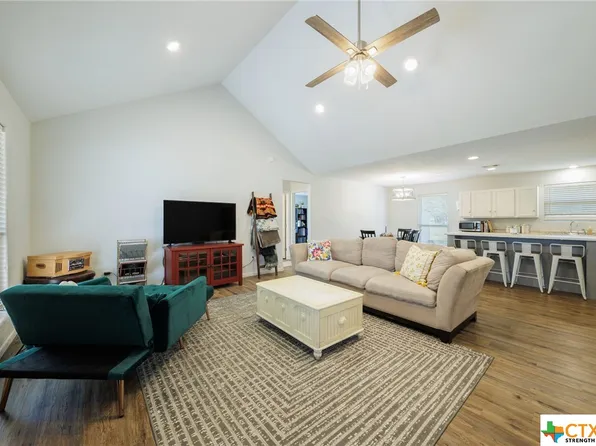 903 W Boundary St, Giddings, TX 78942