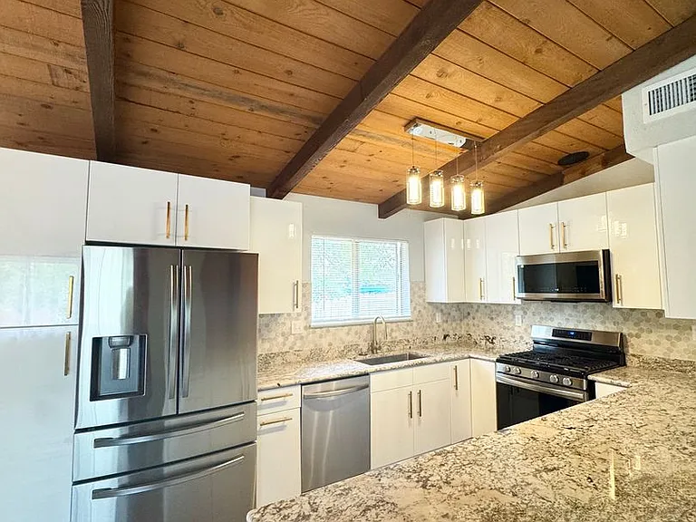 1502 Cottonwood Ave — Photo 8