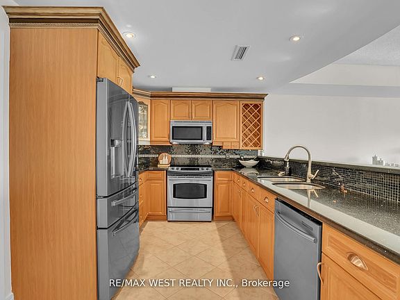 3rd image of 2 Toronto St #Penthouse 1-1