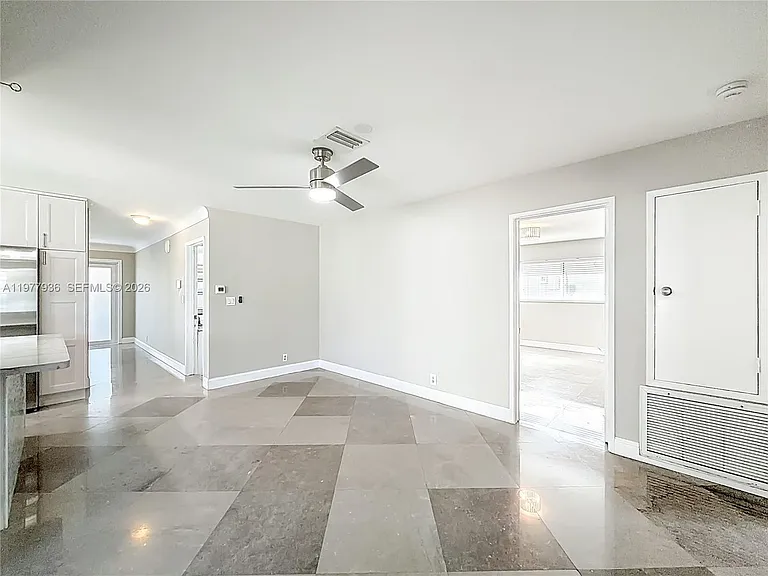 2770 NE 8th Ct — Photo 8