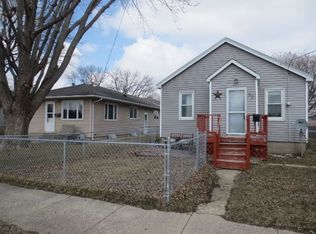 32 27th St SW, Mason City, IA 50401