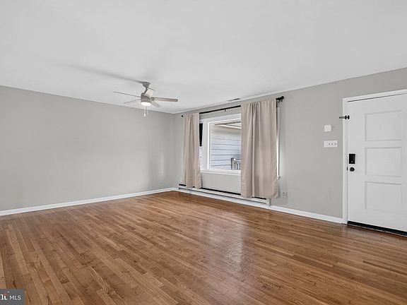 5th image of 225 N Locust Ave