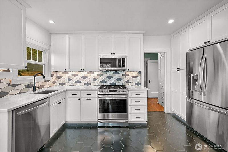 4th image of 252 S Garden Street