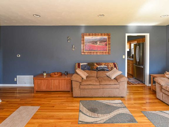 5th image of 2204 Yount St
