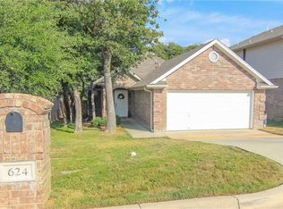 624 Stribling Cir, Azle, TX 76020