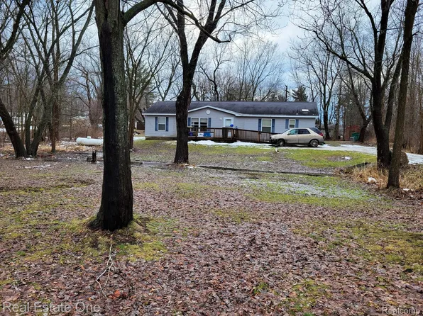 5970 Sinroll Rd, Ortonville, MI 48462