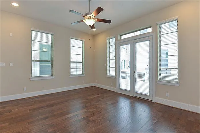 2112 Radcliffe St — Photo 5