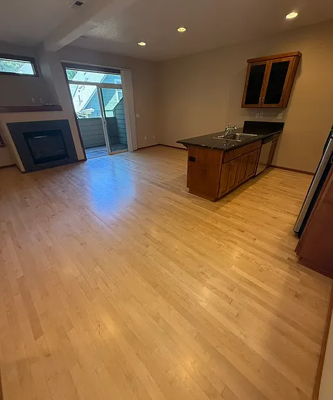 4 SW Boundary St #3 — Photo 5