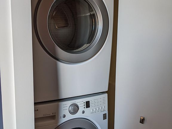4th image of 740 Seneca St APT 302