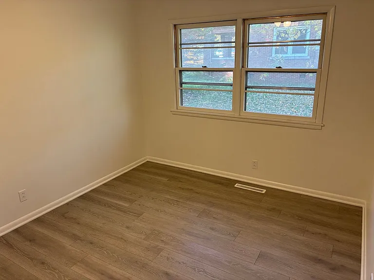 1361 E Elm St — Photo 15