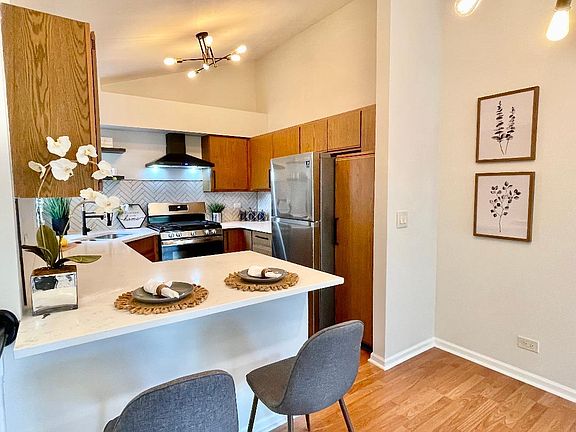 5th image of 363 W Hamilton Ln #363