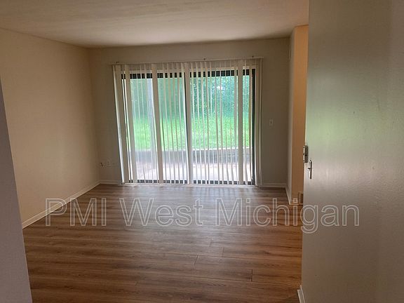 4th image of 6085 In The Pines Dr SE