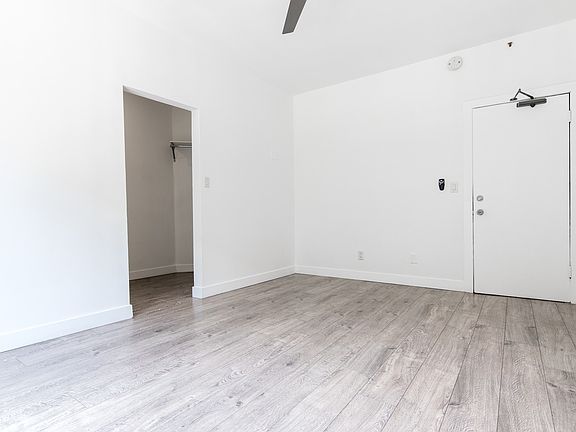 2nd image of 932 Irolo St #404