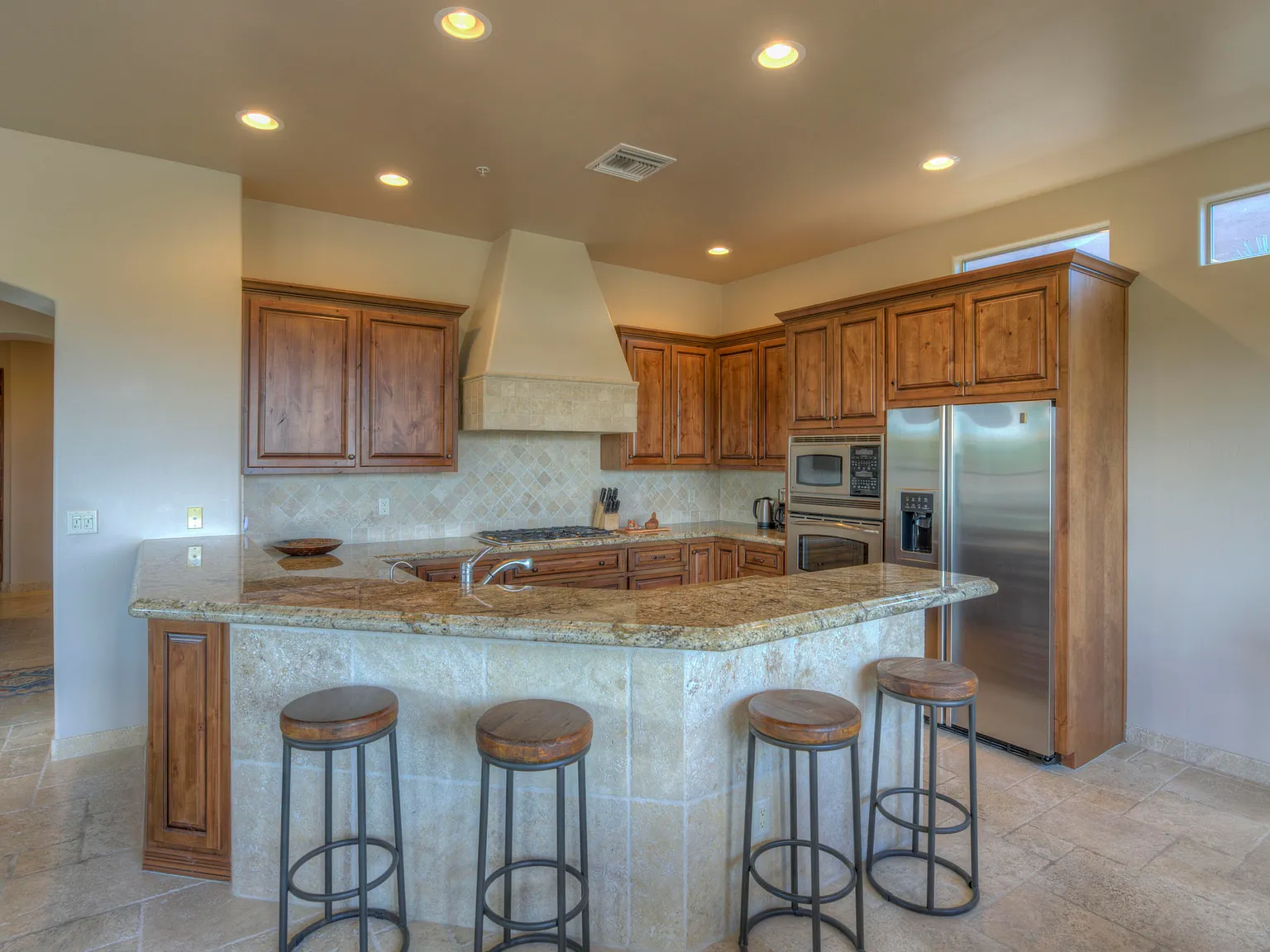 3 bed, 2.0 bath, 1832 sqft, $7,500 — Photo 4