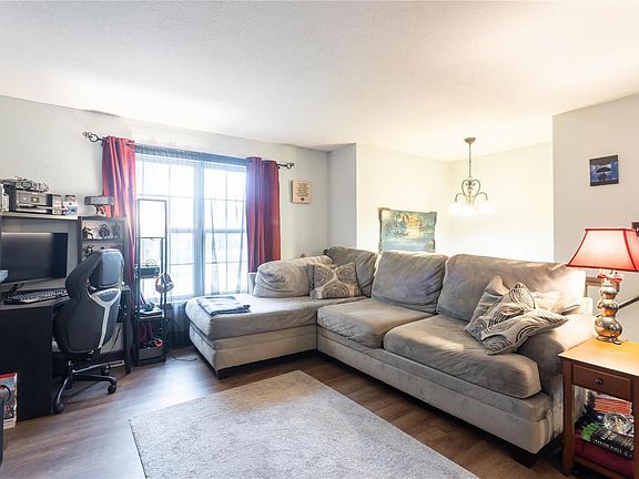 2nd image of 300 Valley Pl