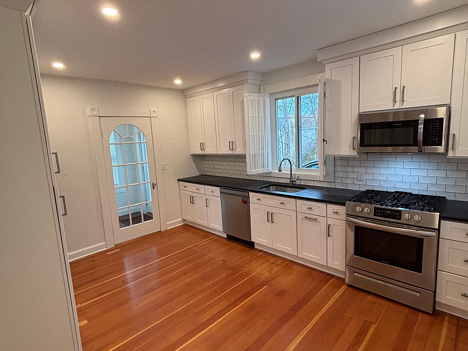 1st image of 61 Hale St #1