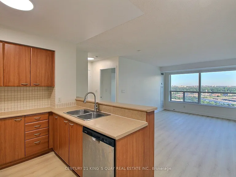 36 Lee Centre Dr #2009 — Photo 3