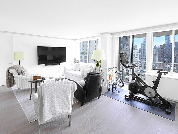 4th image of 220 E 65th St APT 21G
