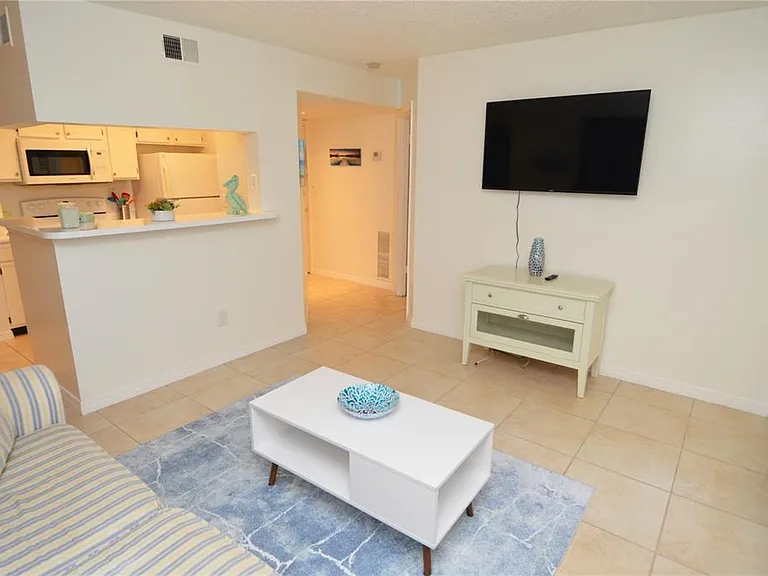 8625 Mallard Reserve Dr #101 — Photo 3