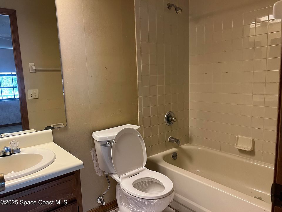 2nd image of 1736 Delaware St NW
