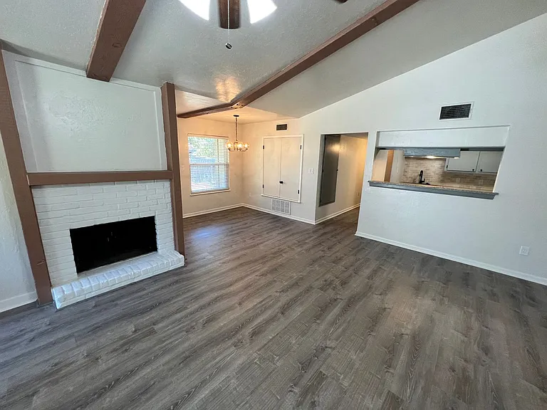 304 Campbell St — Photo 6