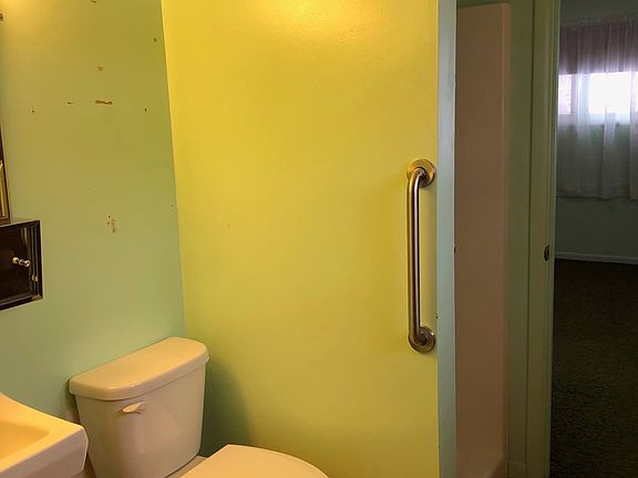 5th image of 503 Dakota St