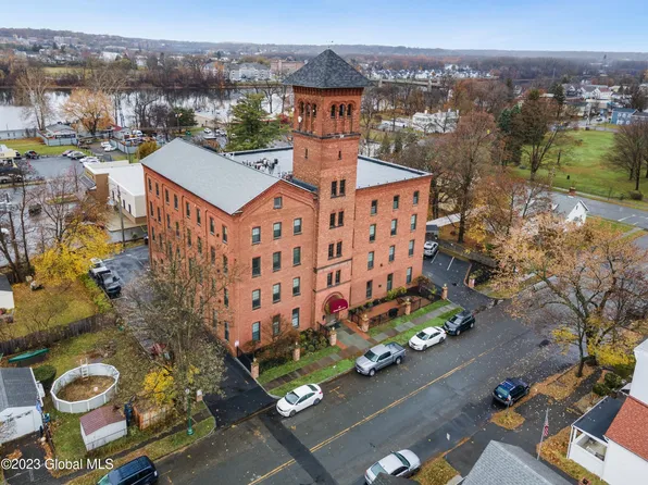 387 3rd Avenue APT 305, Troy, NY 12182