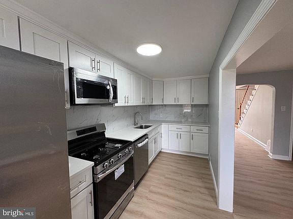 3rd image of 1123 Tremont Dr