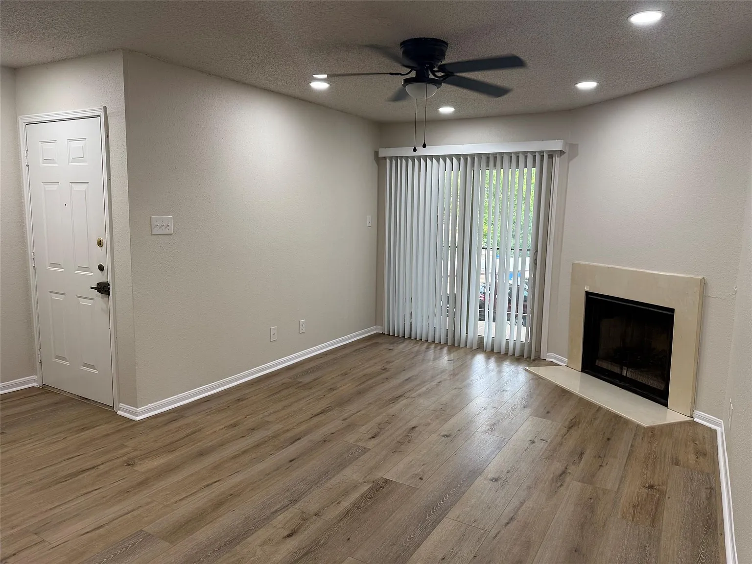 1 bed, 1.0 bath, 588 sqft, $1,075 — Photo 1