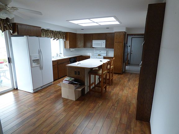 3rd image of 942 Karen Ann Dr