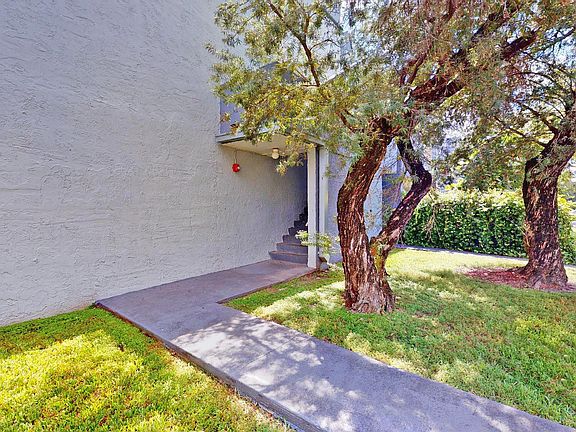 3rd image of 9365 Fontainebleau Blvd #E-2