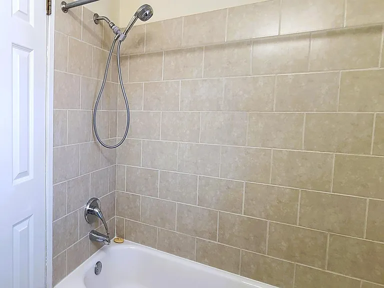 117 6th Ave NE #1 — Photo 7