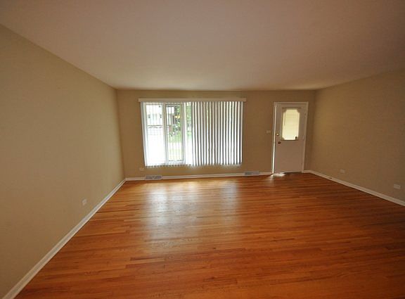 4th image of 8538 Walnut Ave