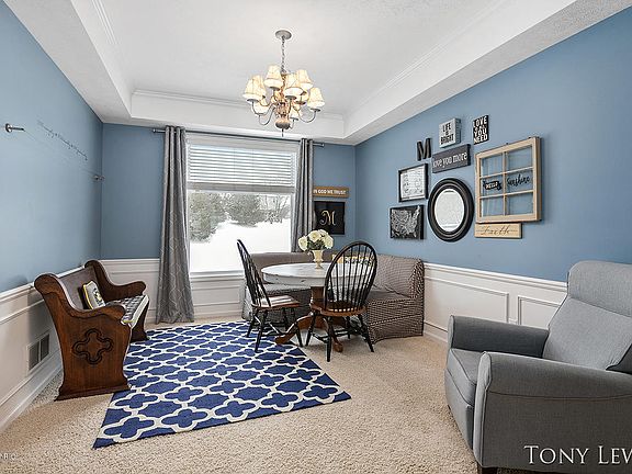 5th image of 543 Rock Hollow Dr NE