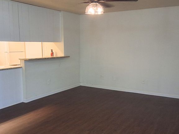 5th image of 629 W Ridge Dr