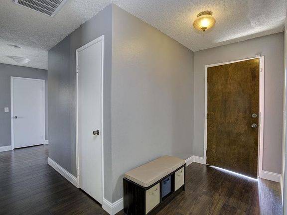 3rd image of 3165 Lenark Dr