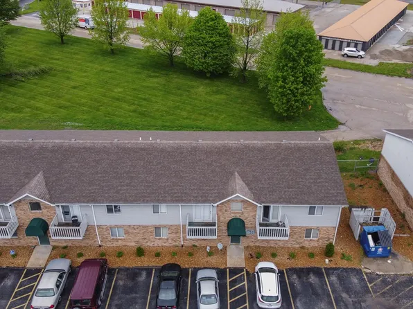 Court Royal, 1000 Royal Heights Rd #79f4eb253, Belleville, IL 62226