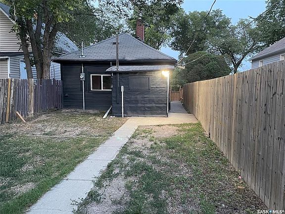 3rd image of 1668 Ottawa STREET