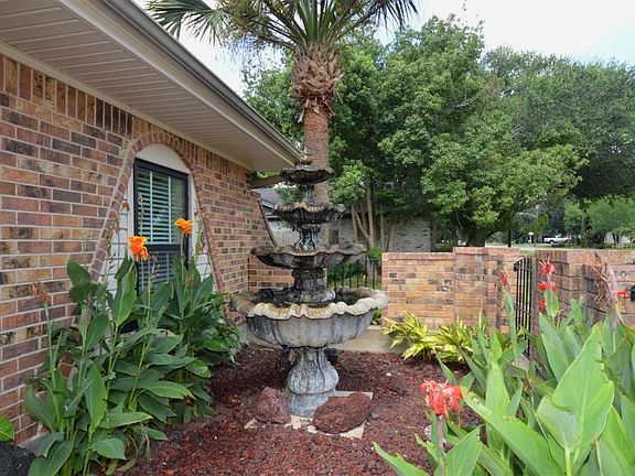 4th image of 3510 Robinson Dr