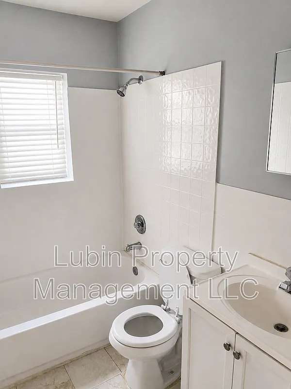 2 bed, 1.0 bath, 745 sqft, $799 — Photo 4
