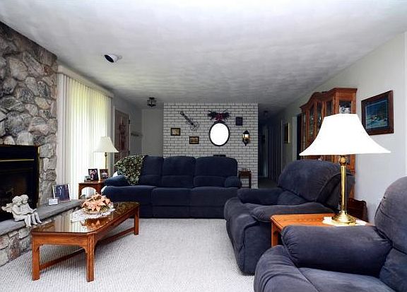3rd image of 918 Oak Hill Ave