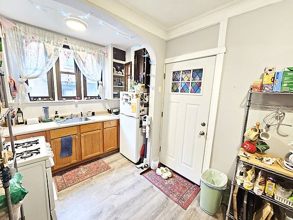 4th image of 1830 W Wilson Ave Suite 1