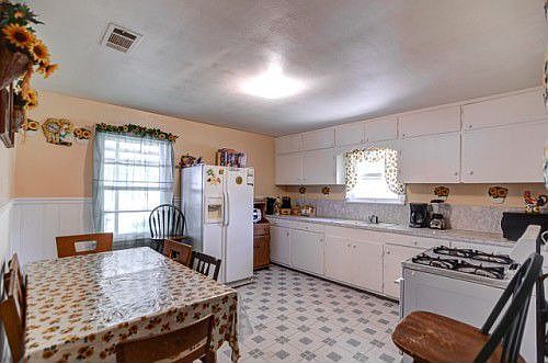 3rd image of 2305 Staunton Dr
